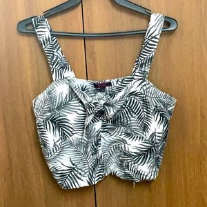 SALE❤️ Cute crop top❤️